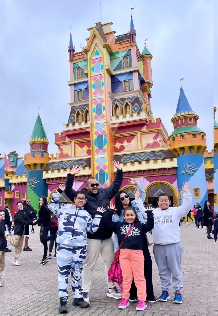 Influencer Joy curte Beto Carrero World com esposa e três filhos ...